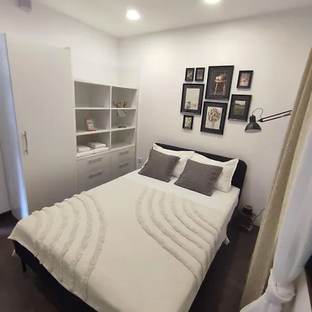 Sunflower By Rv Apartament Warna